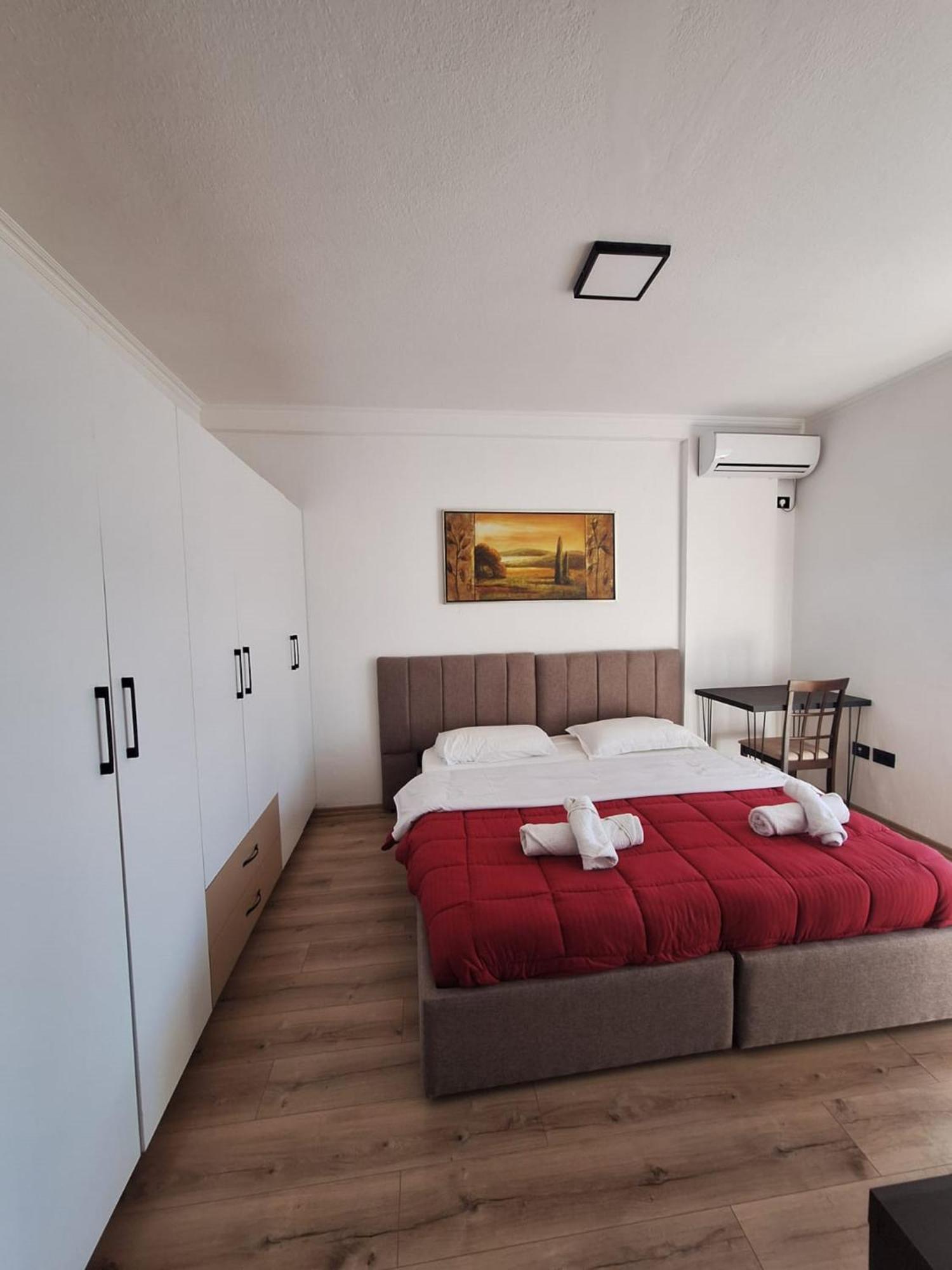 Albania Apartment Near Tirana City Center Double Or Twin Bed エクステリア 写真